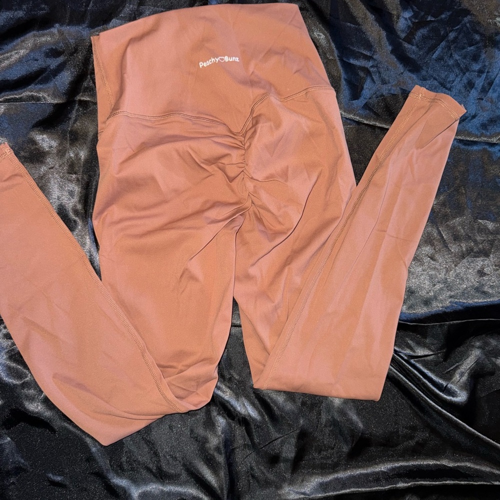Peachy Bum Leggings in Rust